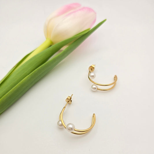 lightweight gold hoop pearl earrings