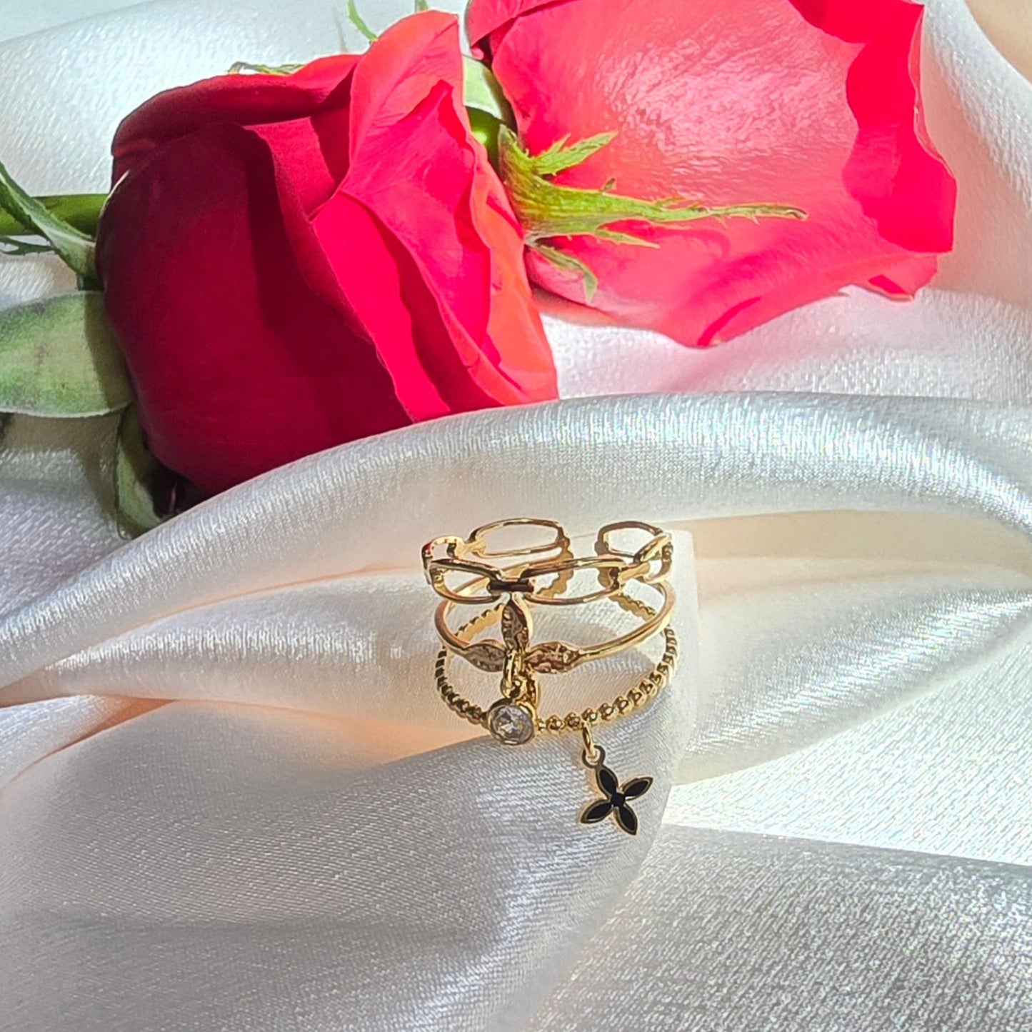 delicate sweatproof adjustable mini dangle clover ring