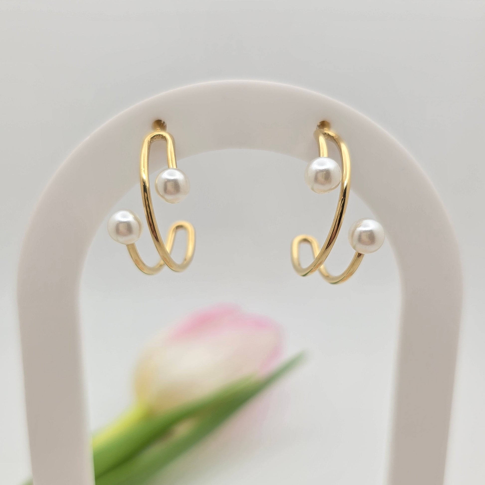 light weight everyday gold hoop earrings