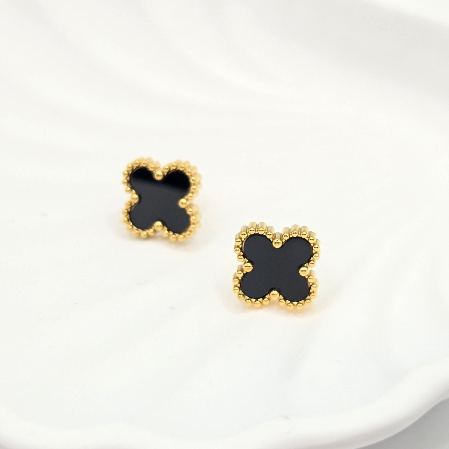 vintage Alhambra Van Cleef dupe earrings gold black