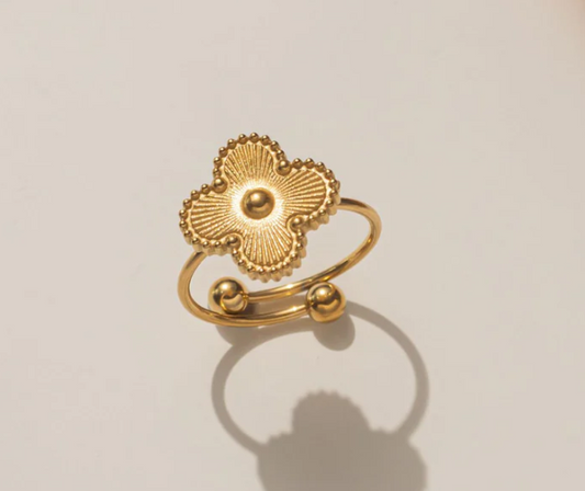 Chloe Clover Ring