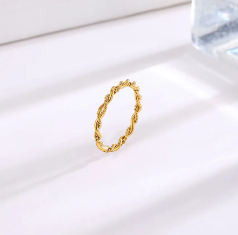 Amari Twist Ring