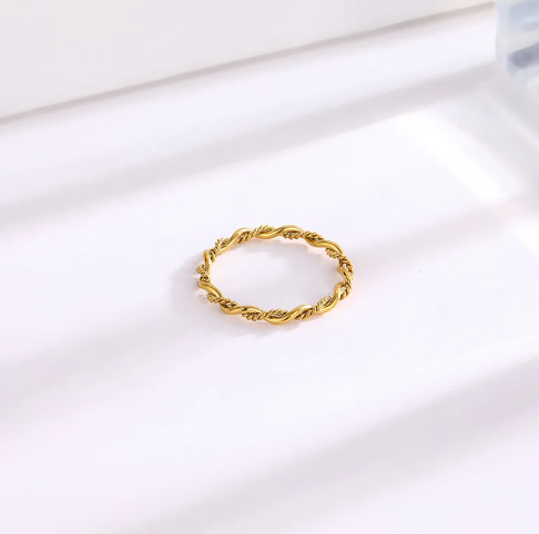 Amari Twist Ring